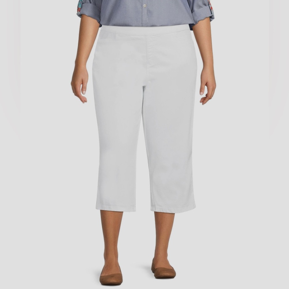 NWT REITMANS Women's White Capri Pants